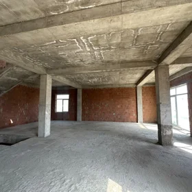In nan 300.0 m² house with 5.0 rooms is for sale - Image 3
