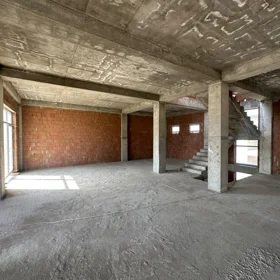 In nan 300.0 m² house with 5.0 rooms is for sale - Image 4