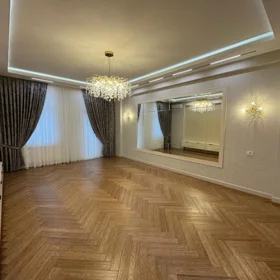 In Baku 185.0 m² apartment is for sale - Image 5