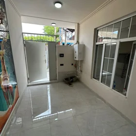 In Baku 130.0 m² house with 4.0 rooms is for sale - Image 2