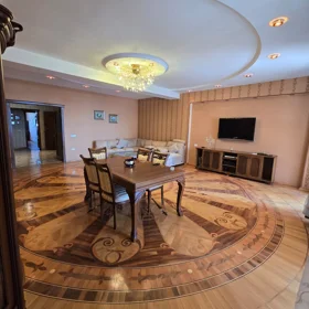 In Baku 161.0 m² apartment is for sale - Image 3