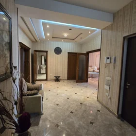 In Baku 161.0 m² apartment is for sale - Image 10