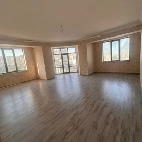 In Baku 155.0 m² apartment is for sale - Image 3