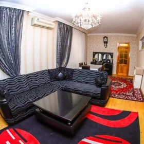In Baku 250.0 m² house with 7.0 rooms is for sale - Image 4
