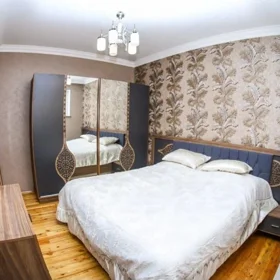 In Baku 250.0 m² house with 7.0 rooms is for sale - Image 9