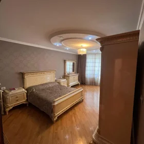 In Baku 192.0 m² apartment is for sale - Image 2