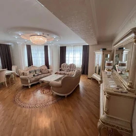 In Baku 192.0 m² apartment is for sale - Image 4