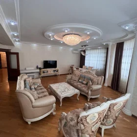 In Baku 192.0 m² apartment is for sale - Image 5