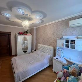 In Baku 192.0 m² apartment is for sale - Image 8