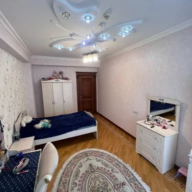 In Baku 192.0 m² apartment is for sale - Image 9