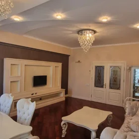 In Baku 140.0 m² apartment is for rent - Image 3