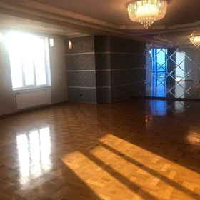 In Baku 220.0 m² apartment is for rent - Image 2