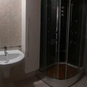 In Baku 220.0 m² apartment is for rent - Image 4