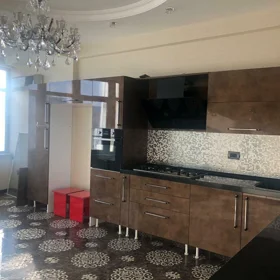 In Baku 220.0 m² apartment is for rent - Image 5