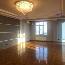In Baku 220.0 m² apartment is for rent - Image 8
