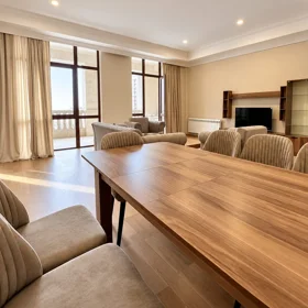 In Baku 195.0 m² apartment is for rent - Image 4