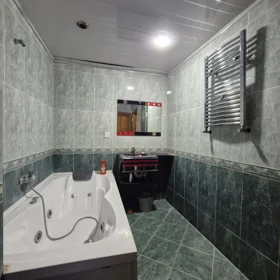In Baku 90.0 m² apartment is for sale - Image 10