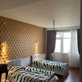 In Baku 131.0 m² apartment is for sale - Image 8