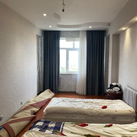In Baku 131.0 m² apartment is for sale - Image 10