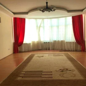 In Binəqədi rayonu 1150.0 m² house with 7.0 rooms is for sale - Image 2