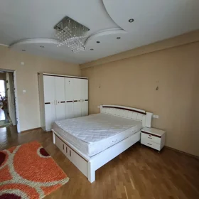 In Baku 140.0 m² apartment is for sale - Image 9