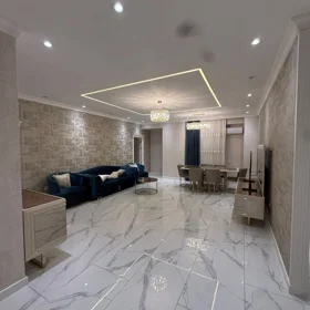 In Baku 148.0 m² apartment is for rent - Image 2
