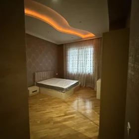 In Baku 90.0 m² apartment is for rent - Image 2
