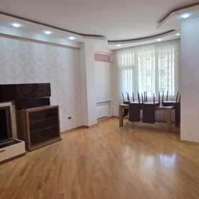 In Baku 200.0 m² apartment is for sale - Image 3