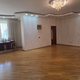 In Baku 200.0 m² apartment is for sale - Image 9