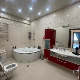 In Baku 160.0 m² apartment is for sale - Image 2