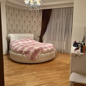 In Baku 203.0 m² apartment is for sale - Image 2