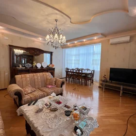 In Baku 185.0 m² apartment is for sale - Image 2