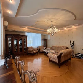 In Baku 185.0 m² apartment is for sale - Image 9