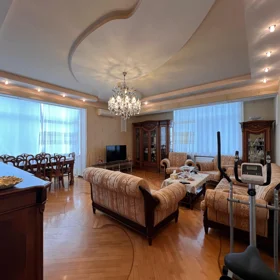 In Baku 185.0 m² apartment is for sale - Image 10