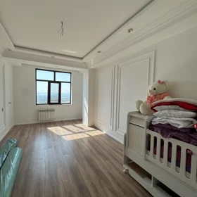 In Baku 180.0 m² apartment is for sale - Image 2