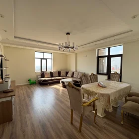 In Baku 180.0 m² apartment is for sale - Image 4