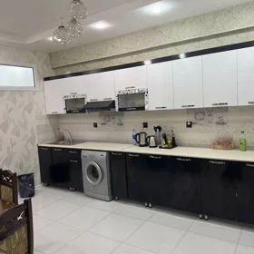 In Baku 100.0 m² apartment is for sale - Image 2