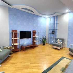 In Baku 220.0 m² apartment is for rent - Image 3