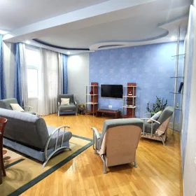 In Baku 220.0 m² apartment is for rent - Image 4