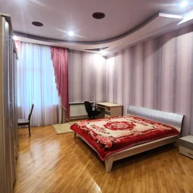 In Baku 220.0 m² apartment is for rent - Image 9