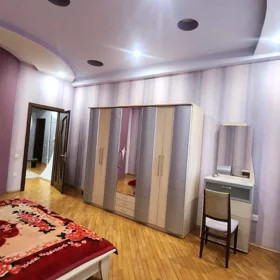 In Baku 220.0 m² apartment is for rent - Image 10