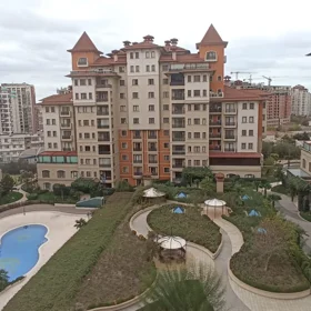 In Baku 305.0 m² apartment is for sale - Image 2