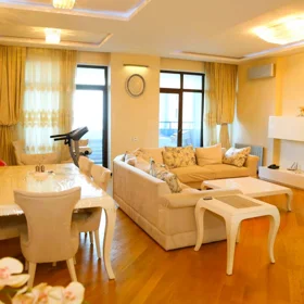 In Baku 270.0 m² apartment is for rent - Image 3
