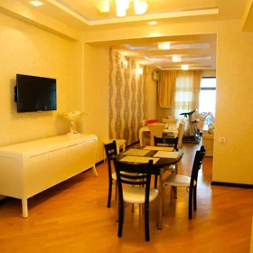 In Baku 270.0 m² apartment is for rent - Image 4