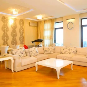 In Baku 270.0 m² apartment is for rent - Image 5