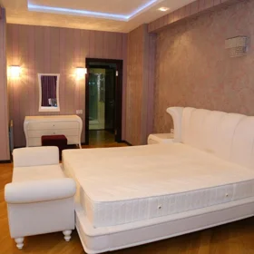 In Baku 270.0 m² apartment is for rent - Image 7