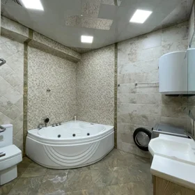 In Baku 170.0 m² apartment is for rent - Image 2