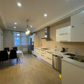 In Baku 170.0 m² apartment is for rent - Image 5