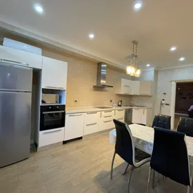 In Baku 170.0 m² apartment is for rent - Image 7