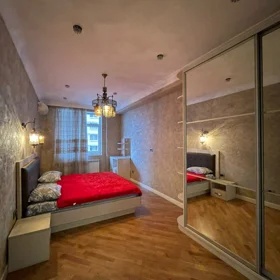 In Baku 170.0 m² apartment is for rent - Image 9